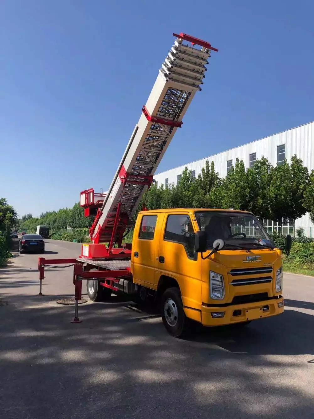 漳州芗城附近的云梯车出租服务：轻松解决高空作业需求