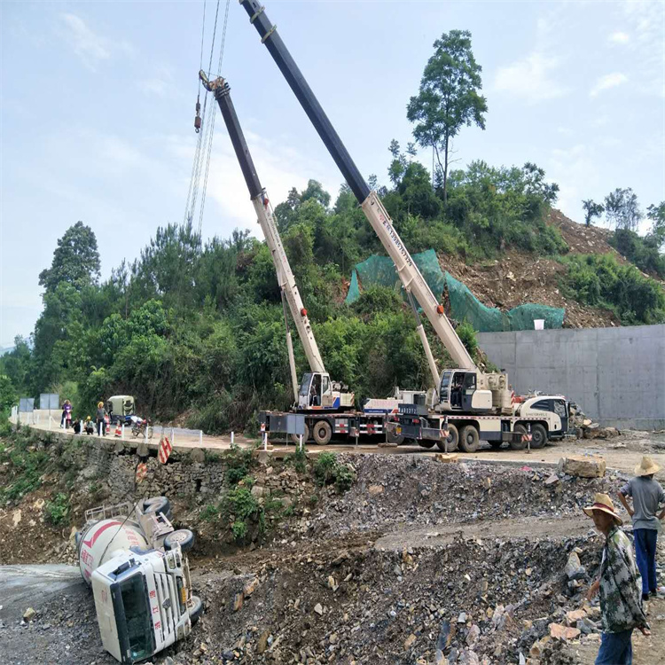 漳州芗城汽车掉沟里叫吊车救援要多少钱